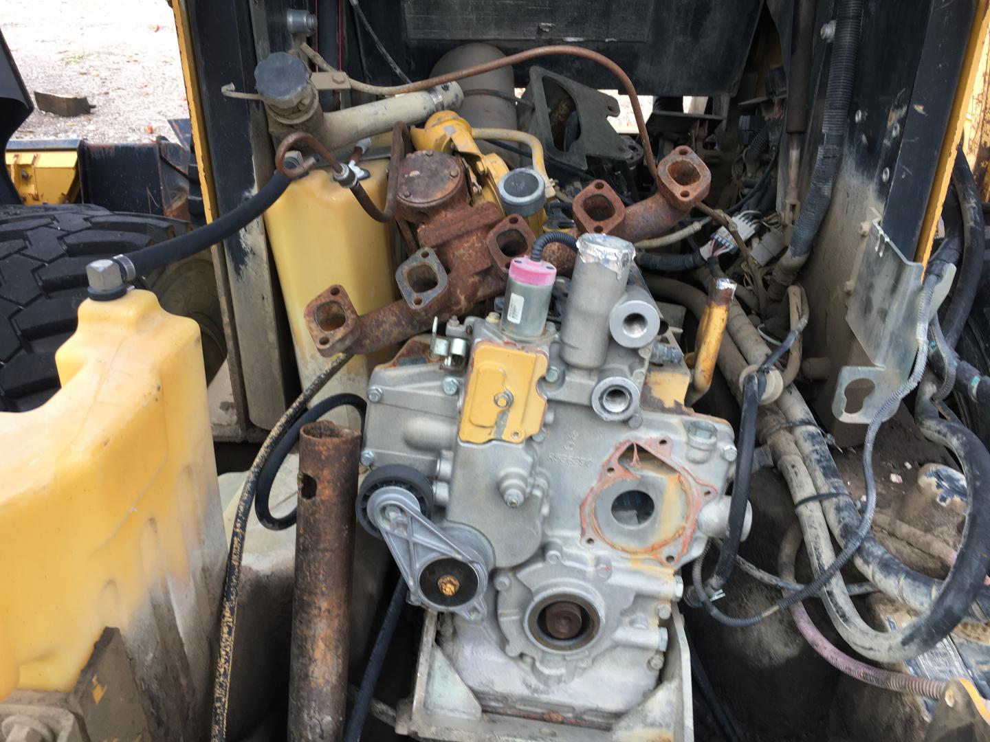 ./imagenes/INVOICE/2019/15720/MINICARGADOR JOHN DEERE 325 PARA PARTES (8).JPG